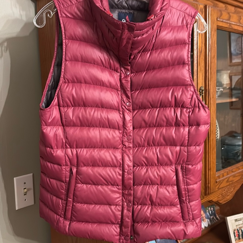 Barely won women’s Gap down vest .Size Small